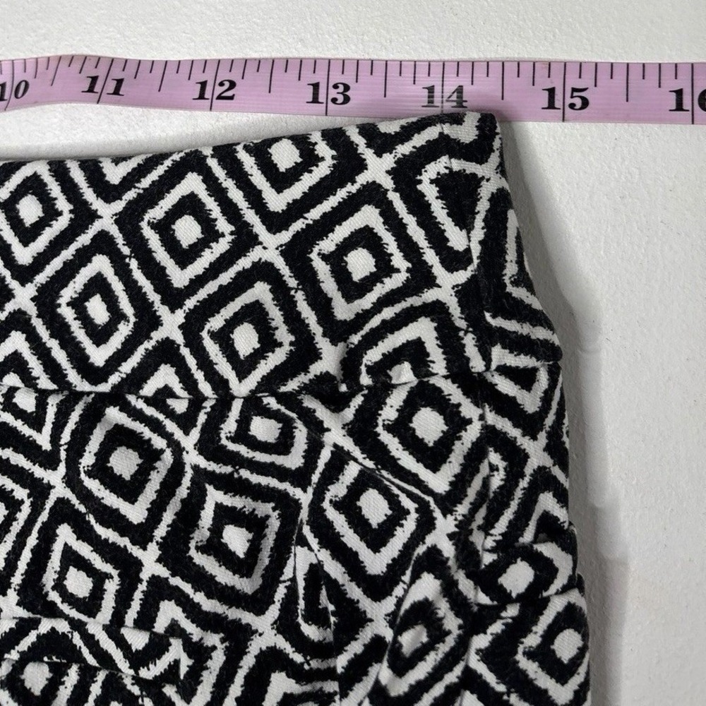 Chicos Black White Geometric Print Pull On Ankle Pants Sz 0R US 4R Rayon Cotton - Picture 4 of 5